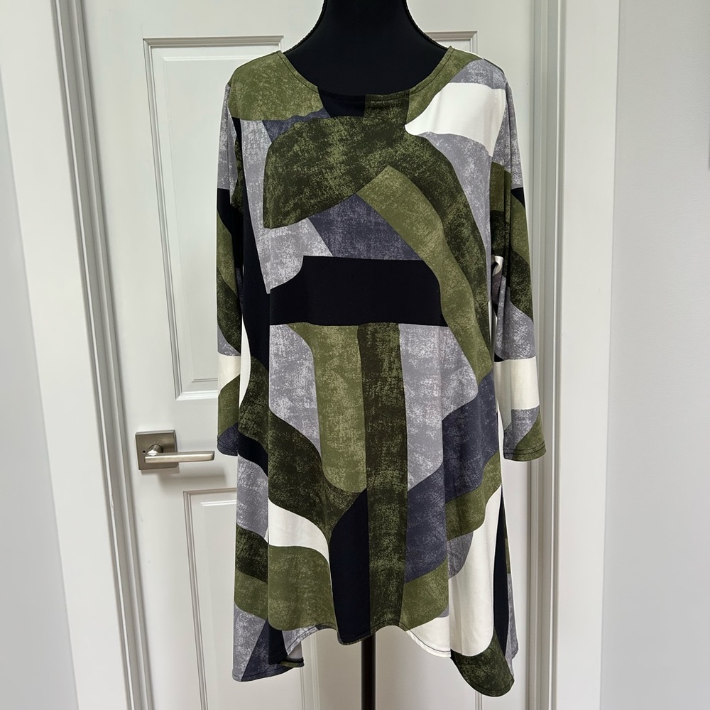 Alfani Green and Gray Patterned Garment